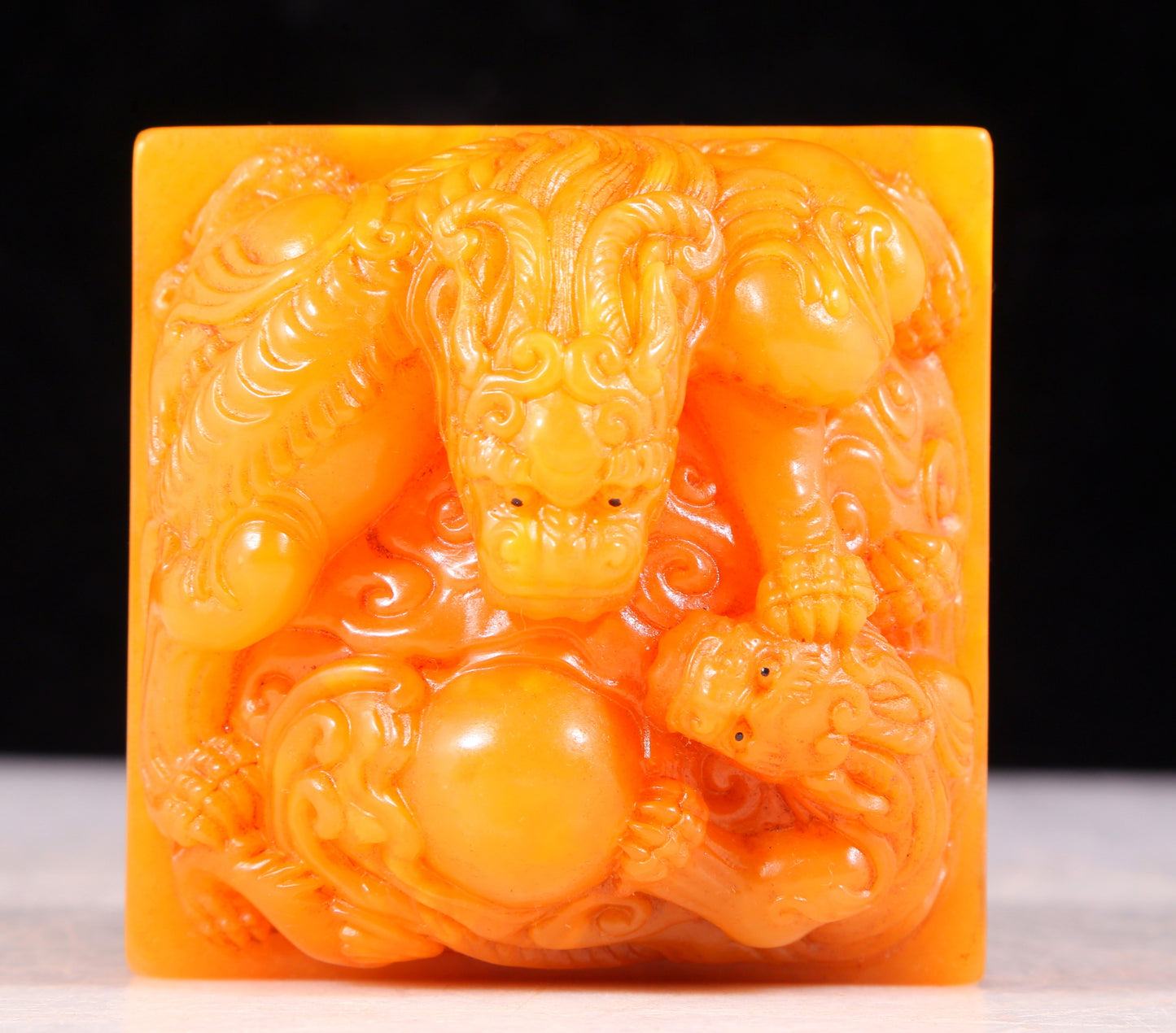 An exquisite Tianhuang stone auspicious cloud and dragon pattern seal