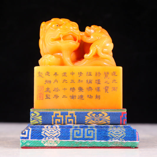 An exquisite Tianhuang stone lion seal