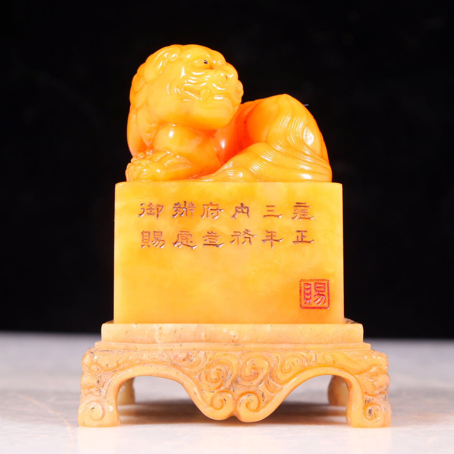 An exquisite Tianhuang stone lion seal