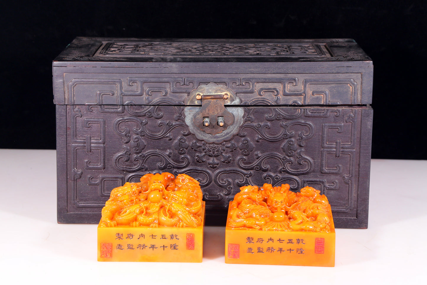 Two exquisite Tianhuang stone seals with auspicious clouds and dragon patterns