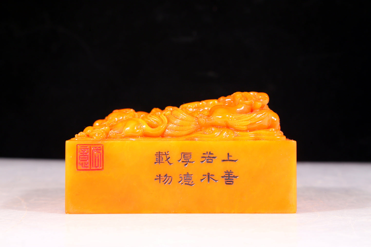 Two exquisite Tianhuang stone seals with auspicious clouds and dragon patterns