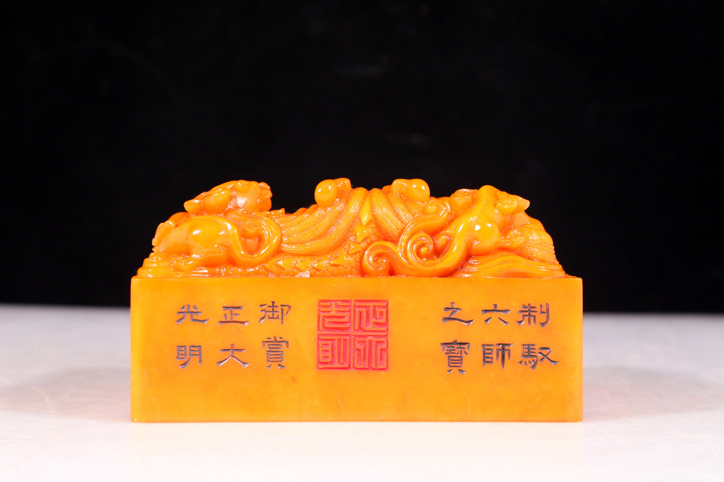 Two exquisite Tianhuang stone seals with auspicious clouds and dragon patterns