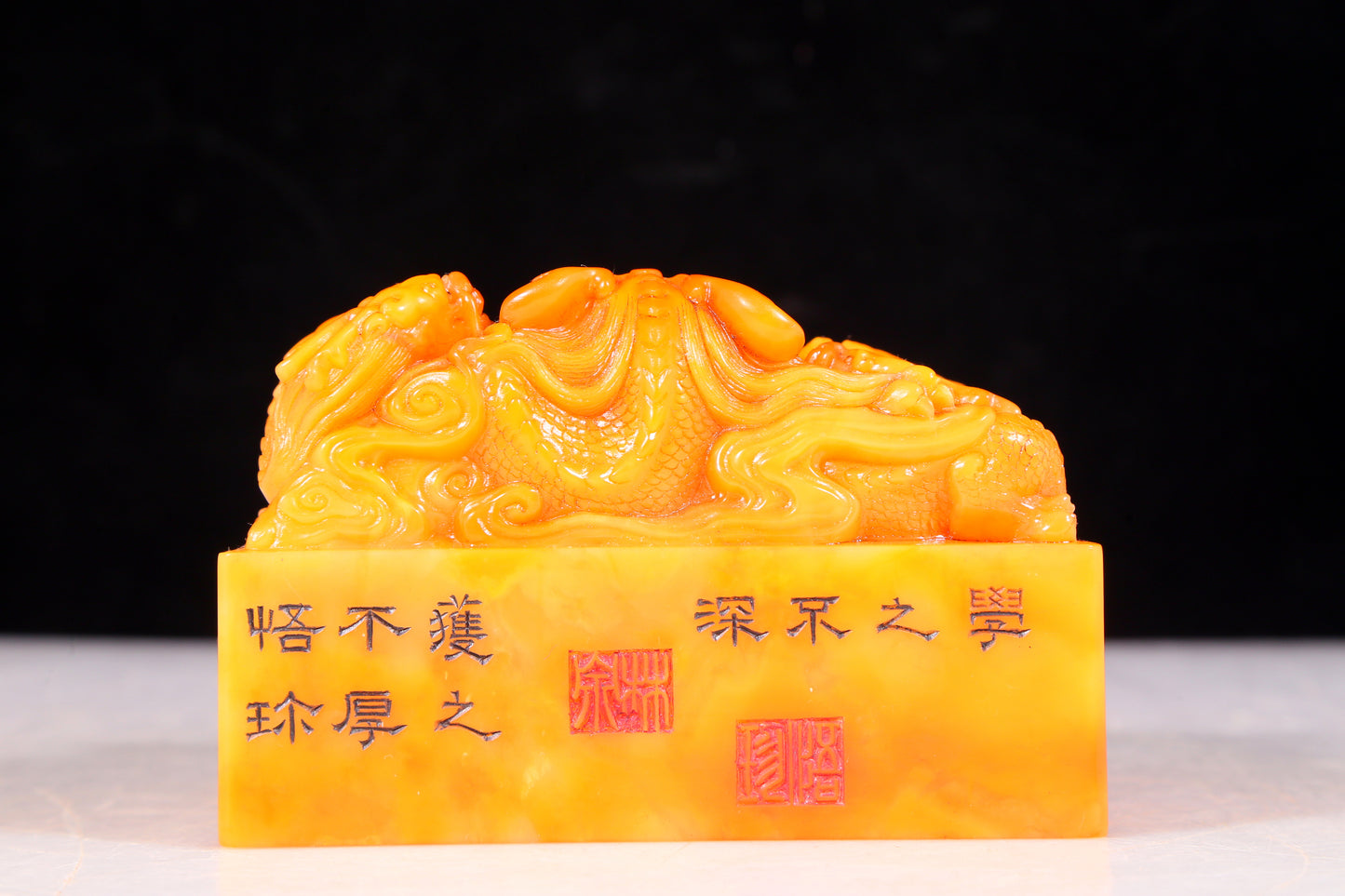 Two exquisite Tianhuang stone seals with auspicious clouds and dragon patterns