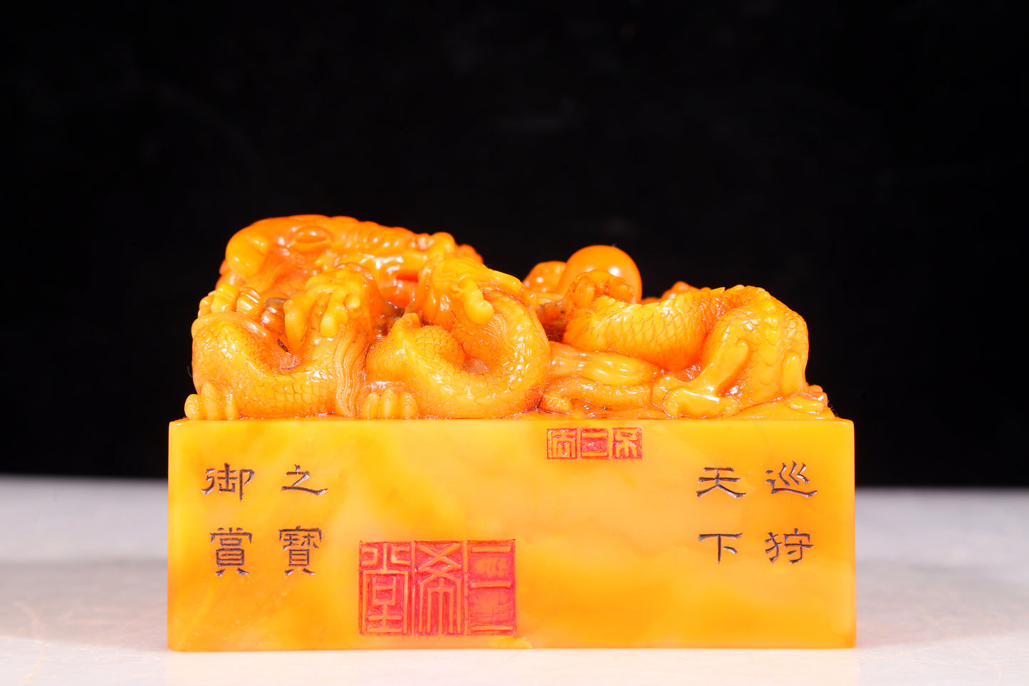 Two exquisite Tianhuang stone seals with auspicious clouds and dragon patterns