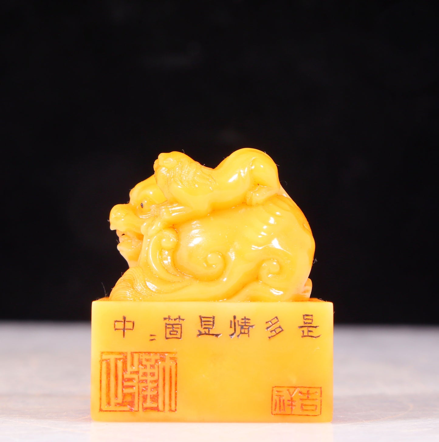 An exquisite Tianhuang stone lion seal