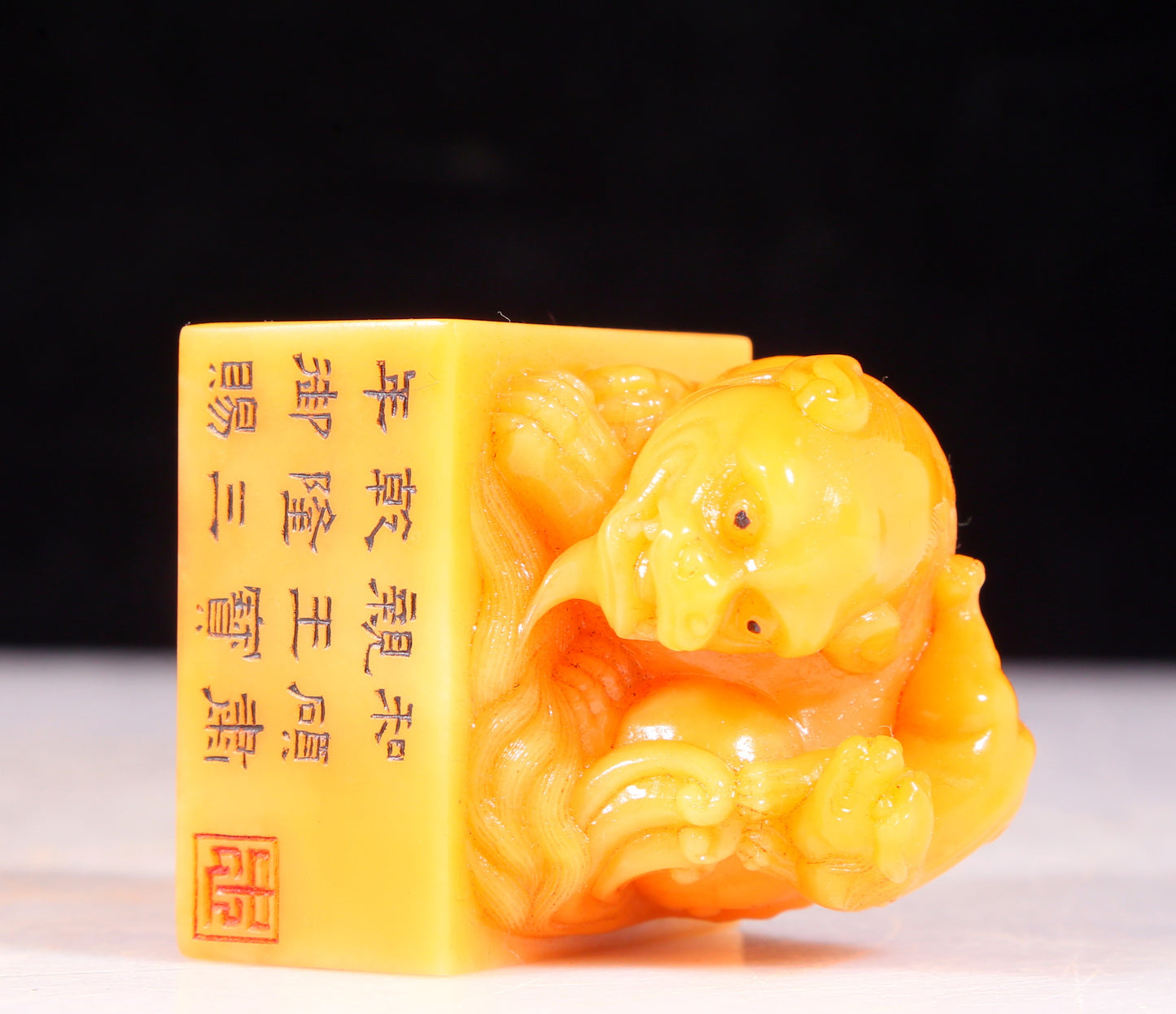 An exquisite Tianhuang stone lion seal