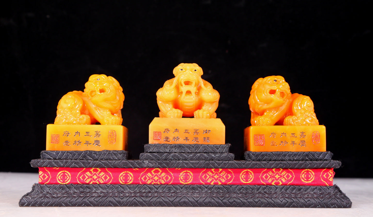 A set of exquisite Tianhuang stone auspicious animal seals