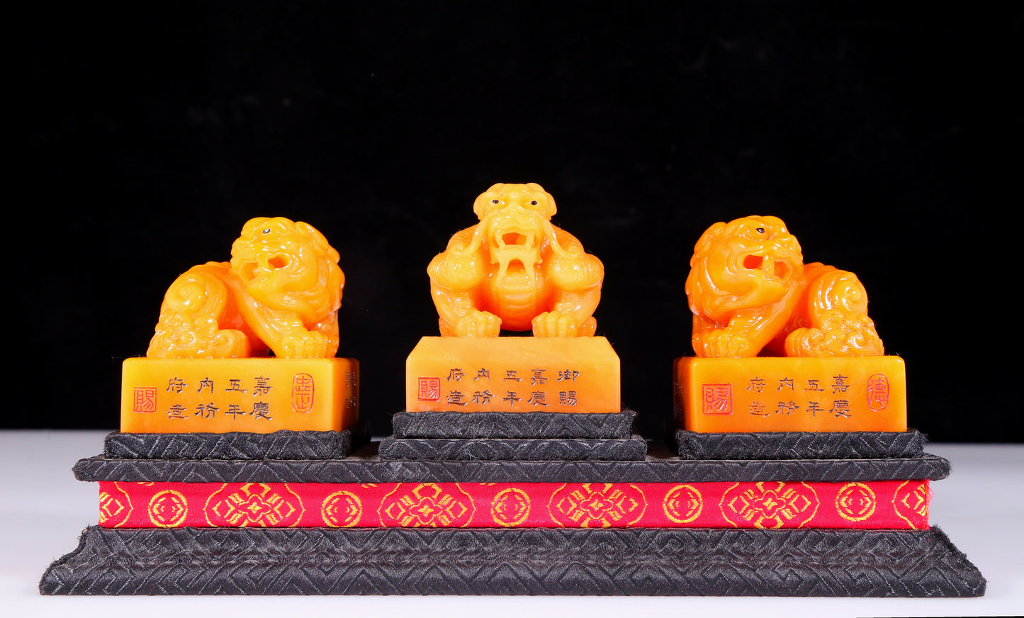 A set of exquisite Tianhuang stone auspicious animal seals