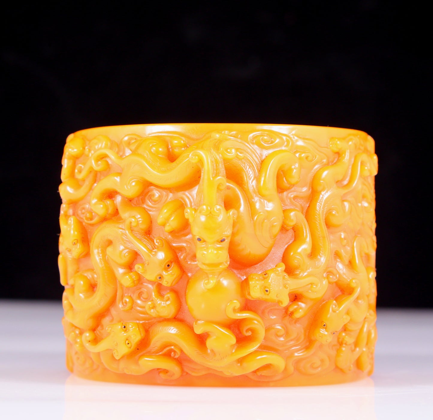 An exquisite Tianhuang stone seal with auspicious clouds and dragon patterns