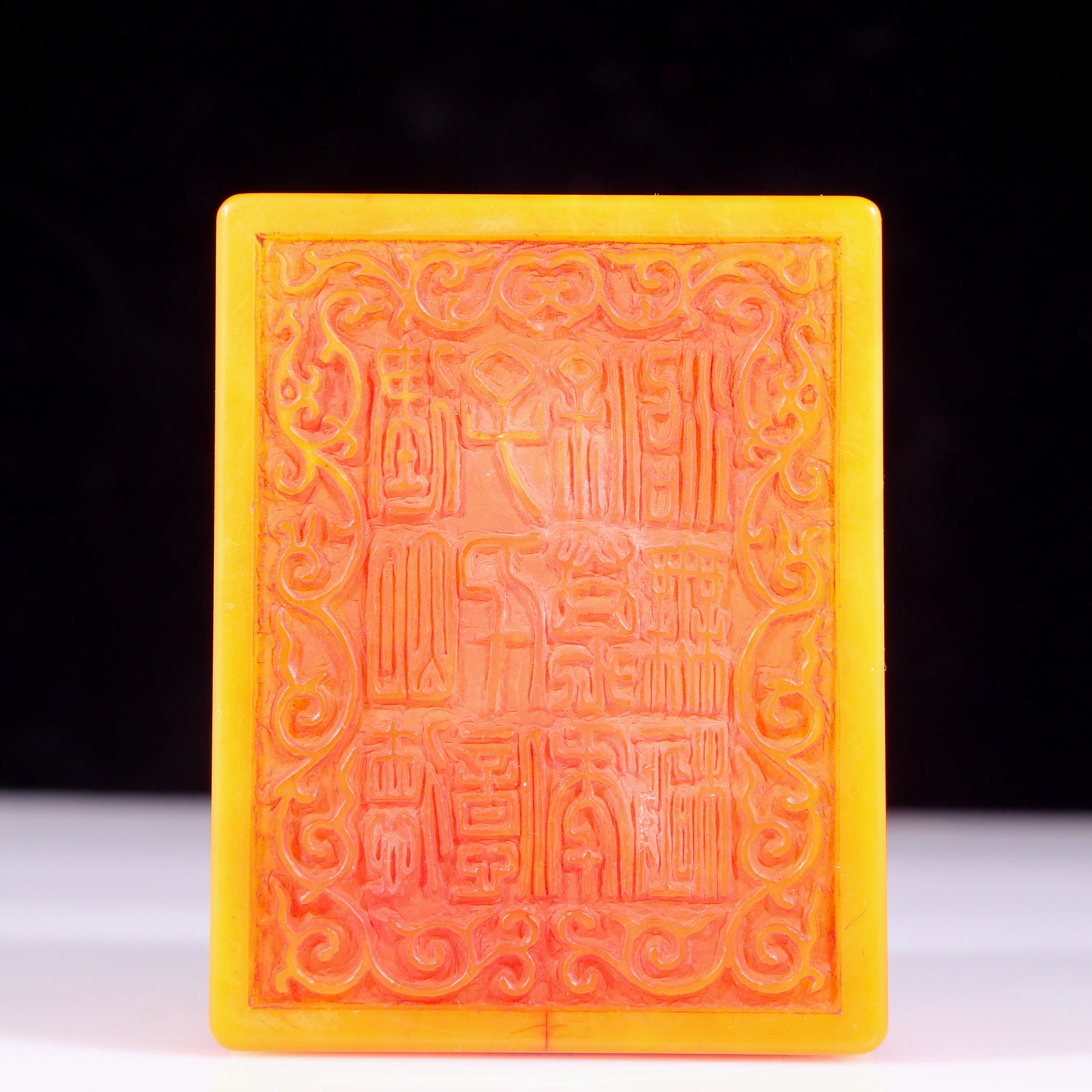 An exquisite Tianhuang stone seal with auspicious clouds and dragon patterns