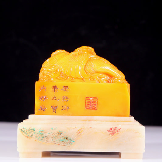 An exquisite Tianhuang stone seal with dragon and phoenix patterns