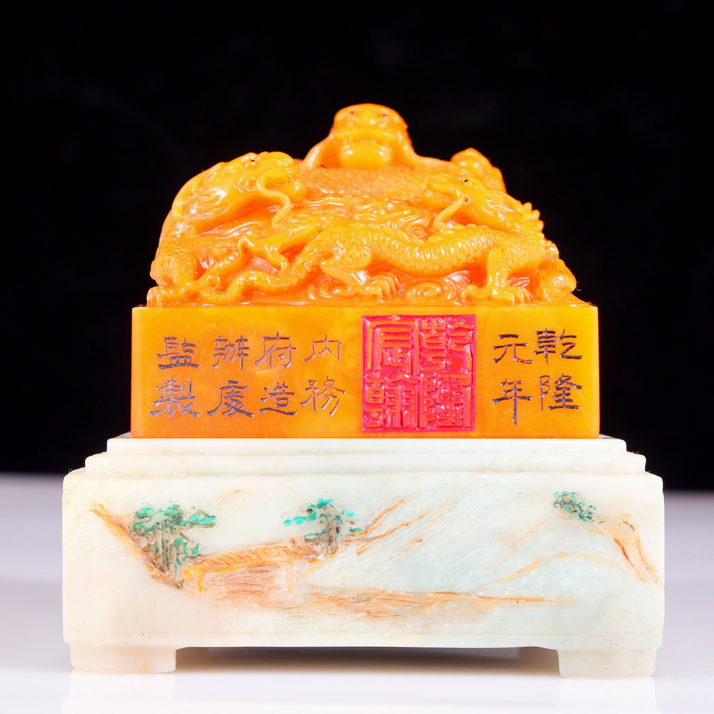 An exquisite Tianhuang stone Xiangyun dragon seal with Shoushan stone painted base