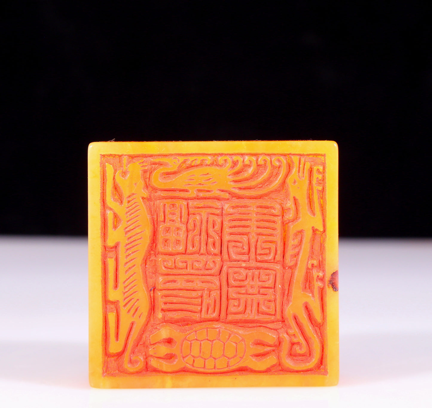 An exquisite Tianhuang stone dragon seal with Shoushan stone painted base