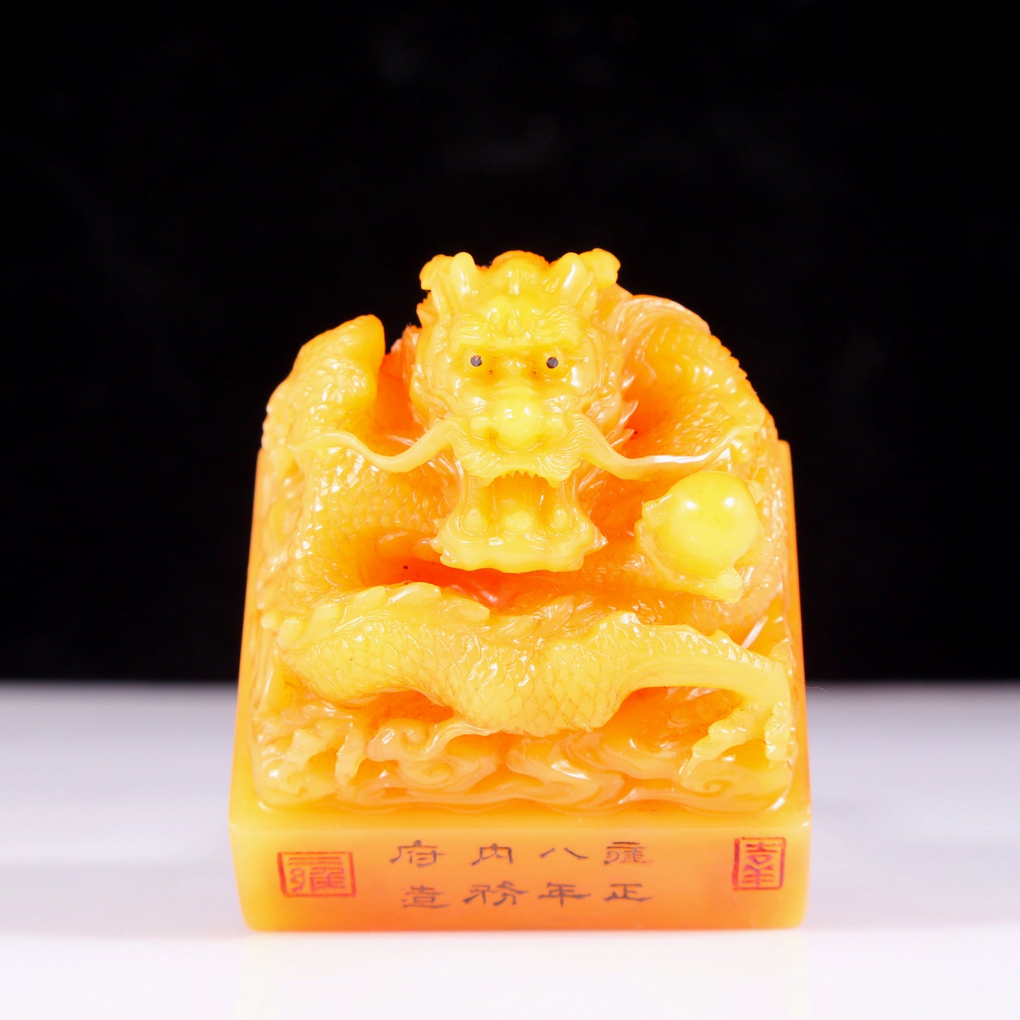 An exquisite Tianhuang stone auspicious cloud and dragon pattern seal