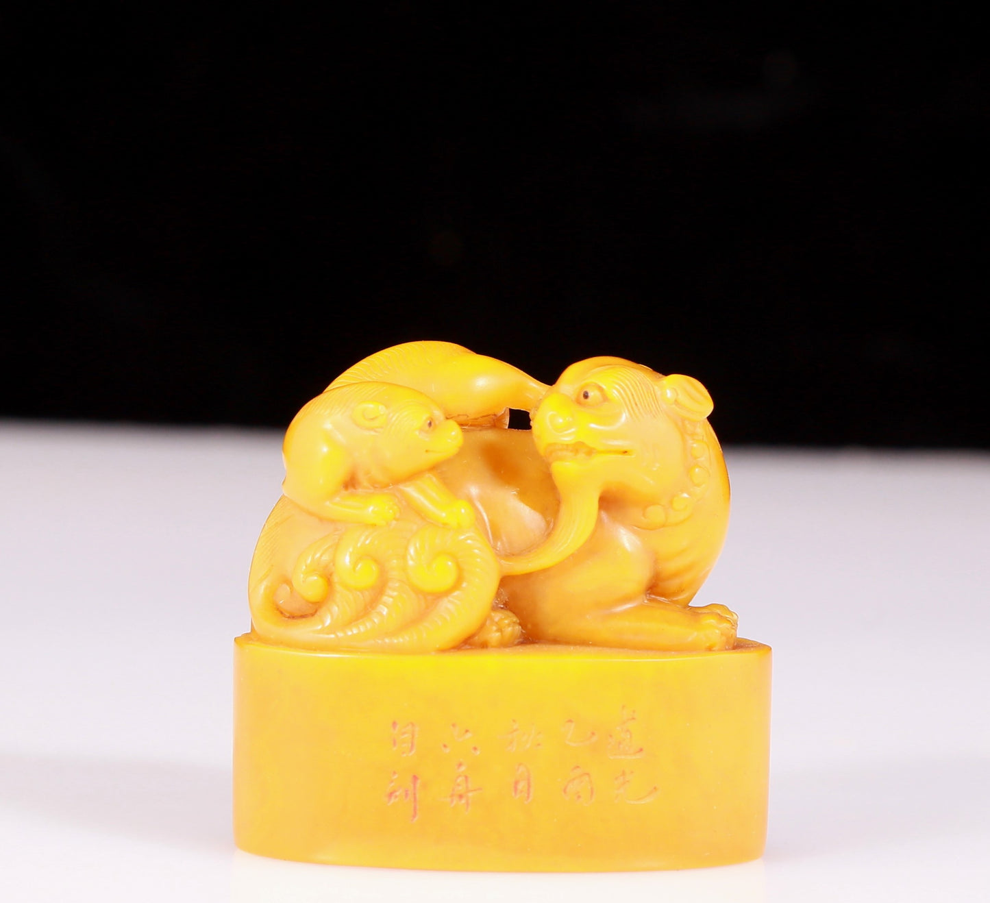 An exquisite Tianhuang stone auspicious animal pattern seal with inscription