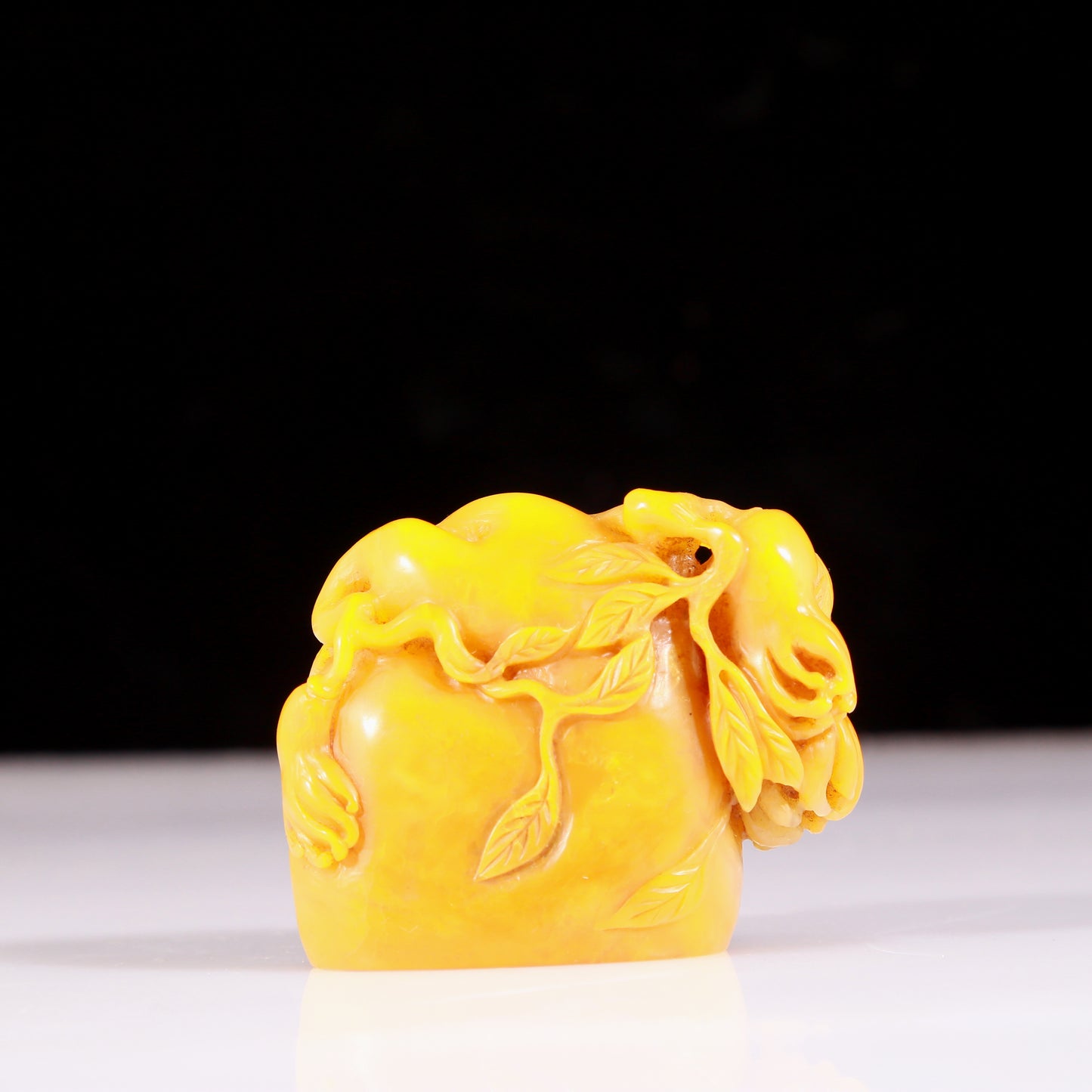 A delicate Tianhuang Stone Bergamot seal