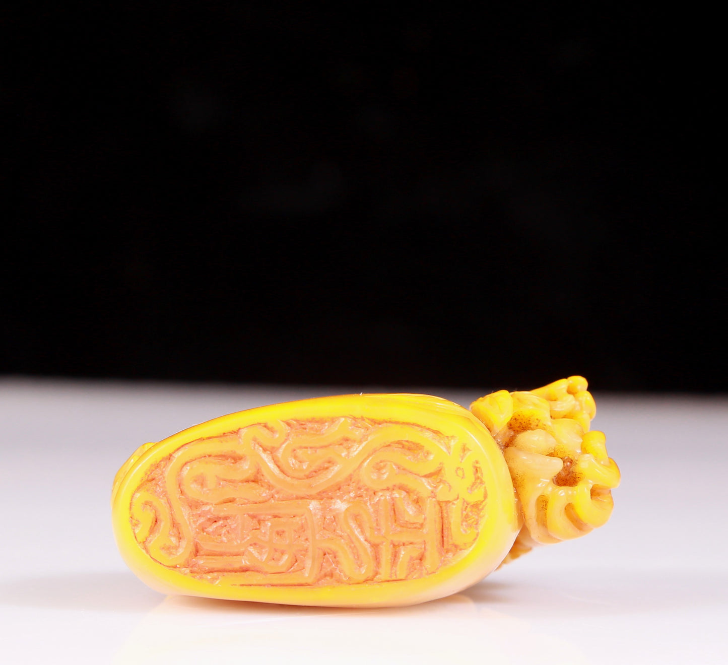 A delicate Tianhuang Stone Bergamot seal