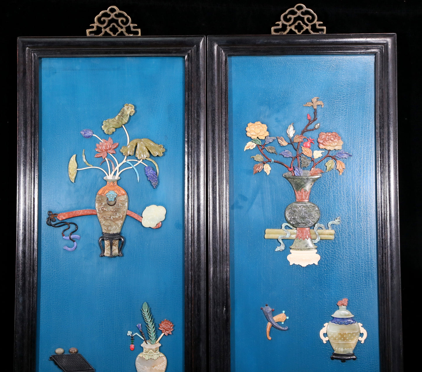 A set of exquisite zitanwood wood painted and inlaid with precious stones and four hanging screens