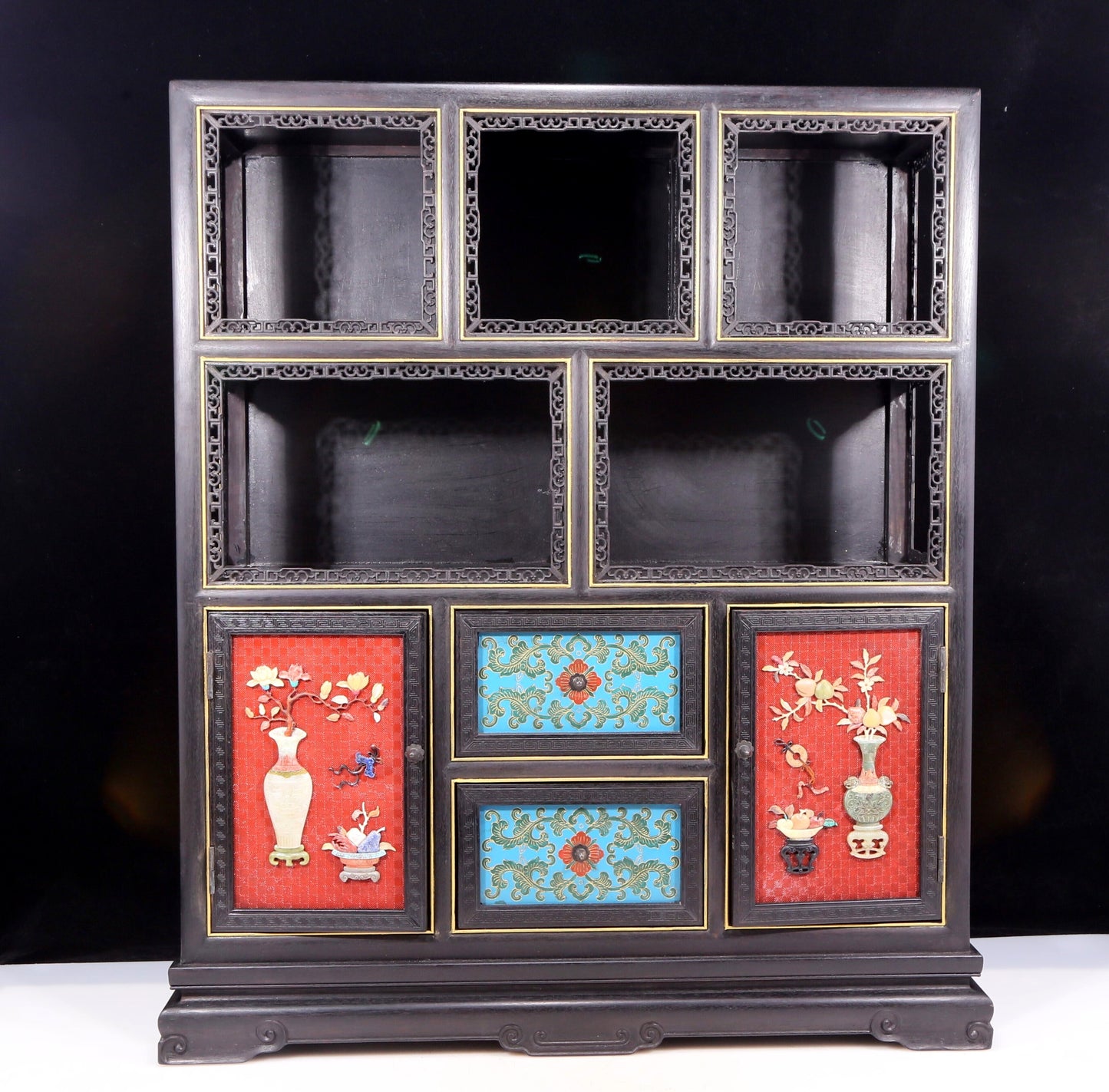 A pair of exquisite zitanwood cabinets with gold-filled lacquer and inlaid gemstones, treasures, patterns, and floral patterns.