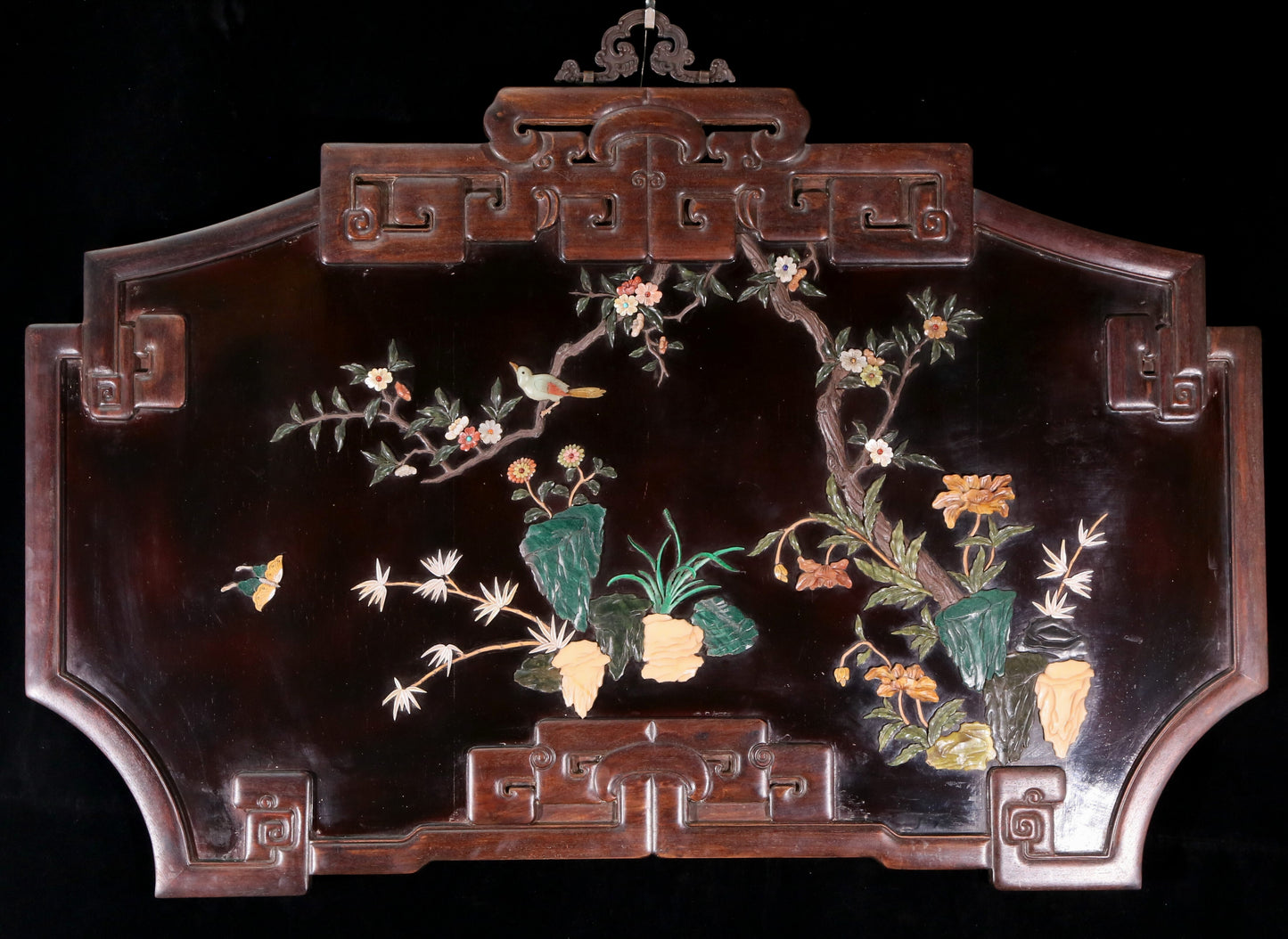 An exquisite lacquered huanghuali wood hanging screen with flower and bird patterns inlaid with gemstones