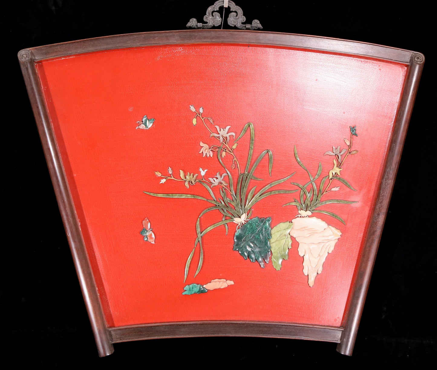 An exquisite zitanwood lacquered vase pattern hanging screen