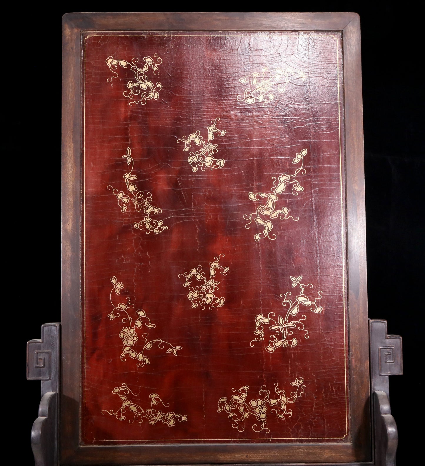 An exquisite zitanwood lacquered gold-embedded vase pattern table screen