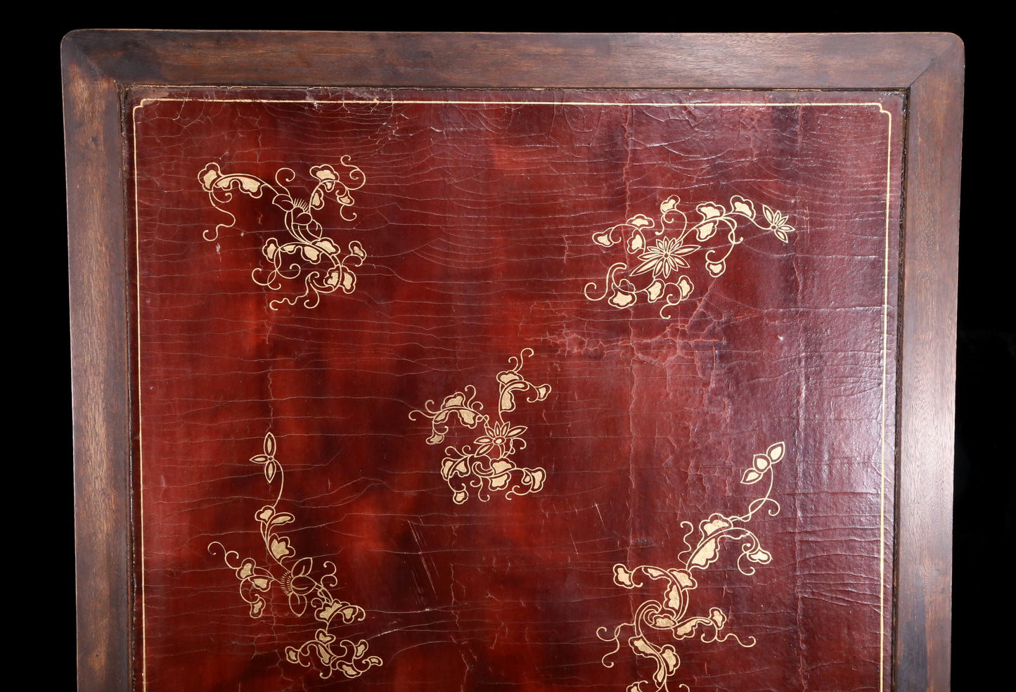 An exquisite zitanwood lacquered gold-embedded vase pattern table screen