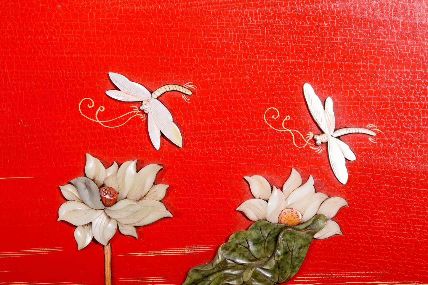 An exquisite zitanwood lacquered, gold-embedded, flower-and-bird pattern table screen