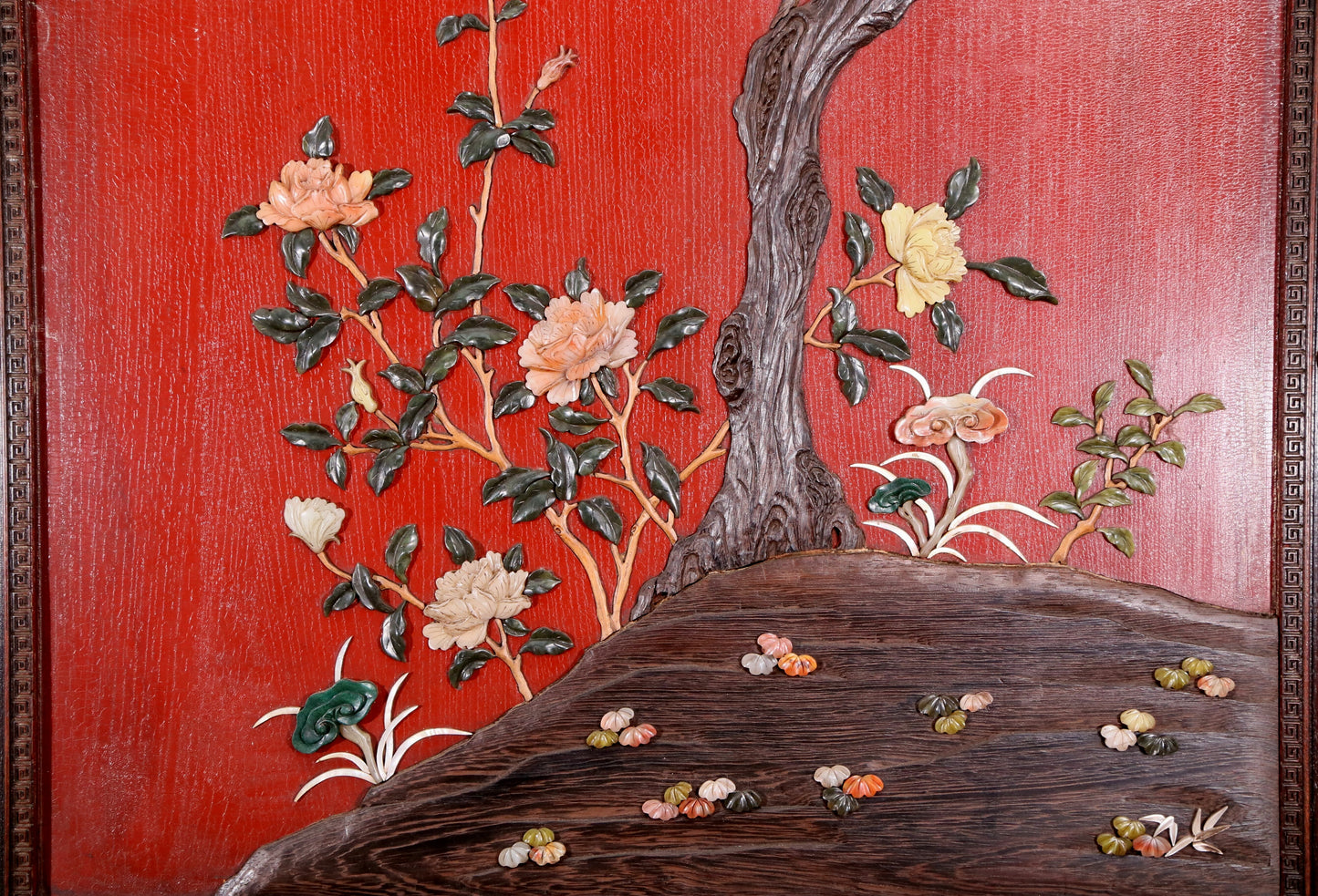 An exquisite zitanwood wood lacquer-embedded hanging screen with landscape, flower and bird patterns