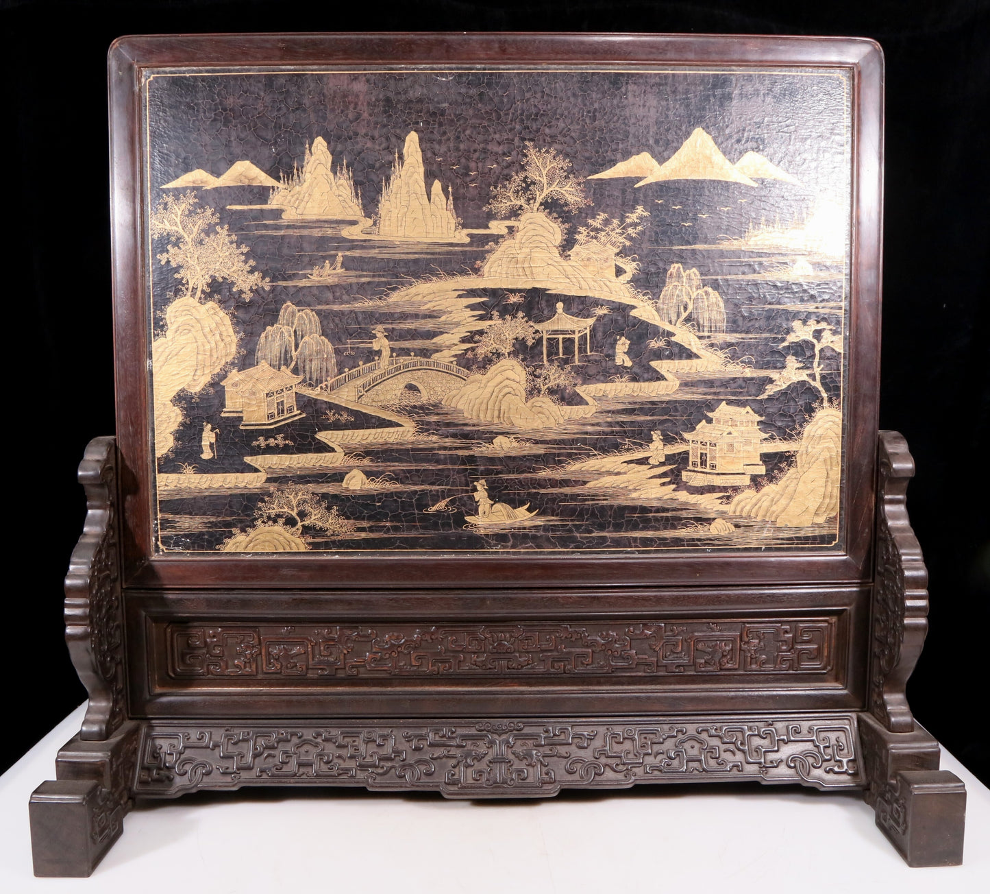 An exquisite zitanwood lacquered, gold-embedded, flower-and-bird pattern table screen