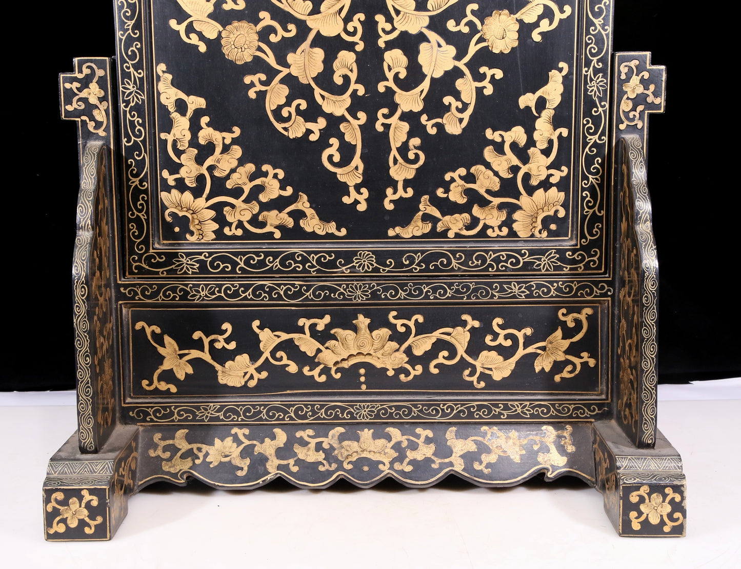 An exquisite zitanwood lacquered table screen with gold floral and dragon patterns