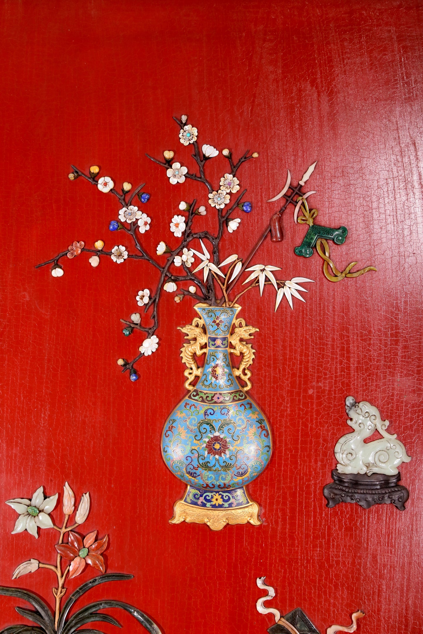 An exquisite zitanwood painted lacquered vase pattern hanging screen