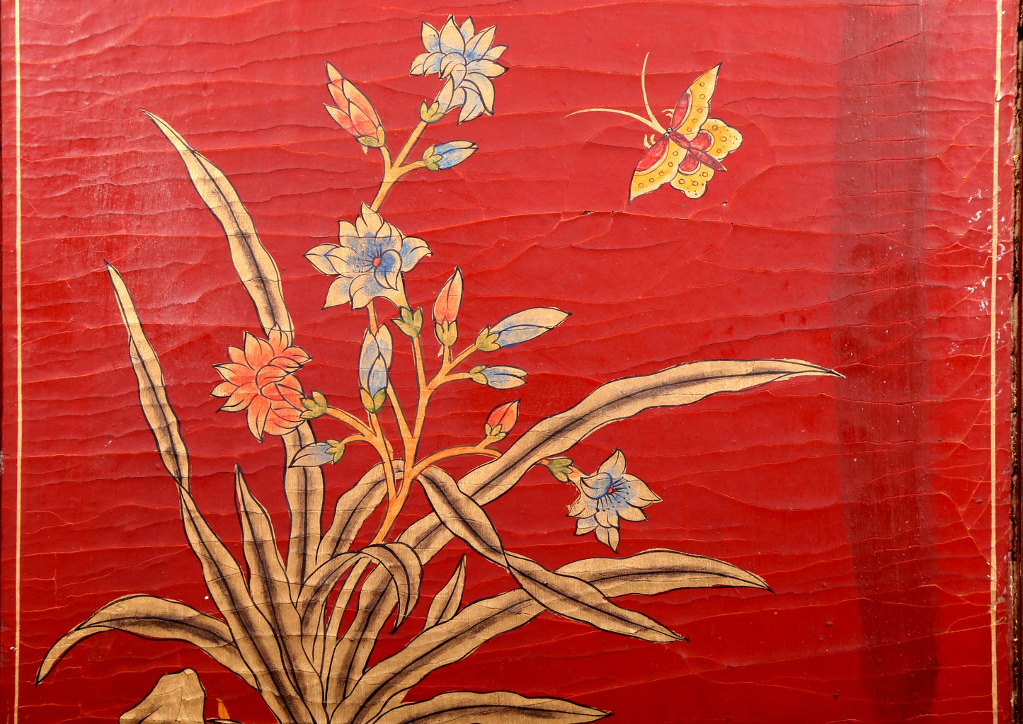 An exquisite zitanwood lacquered, gold-embedded, flower-and-bird pattern table screen