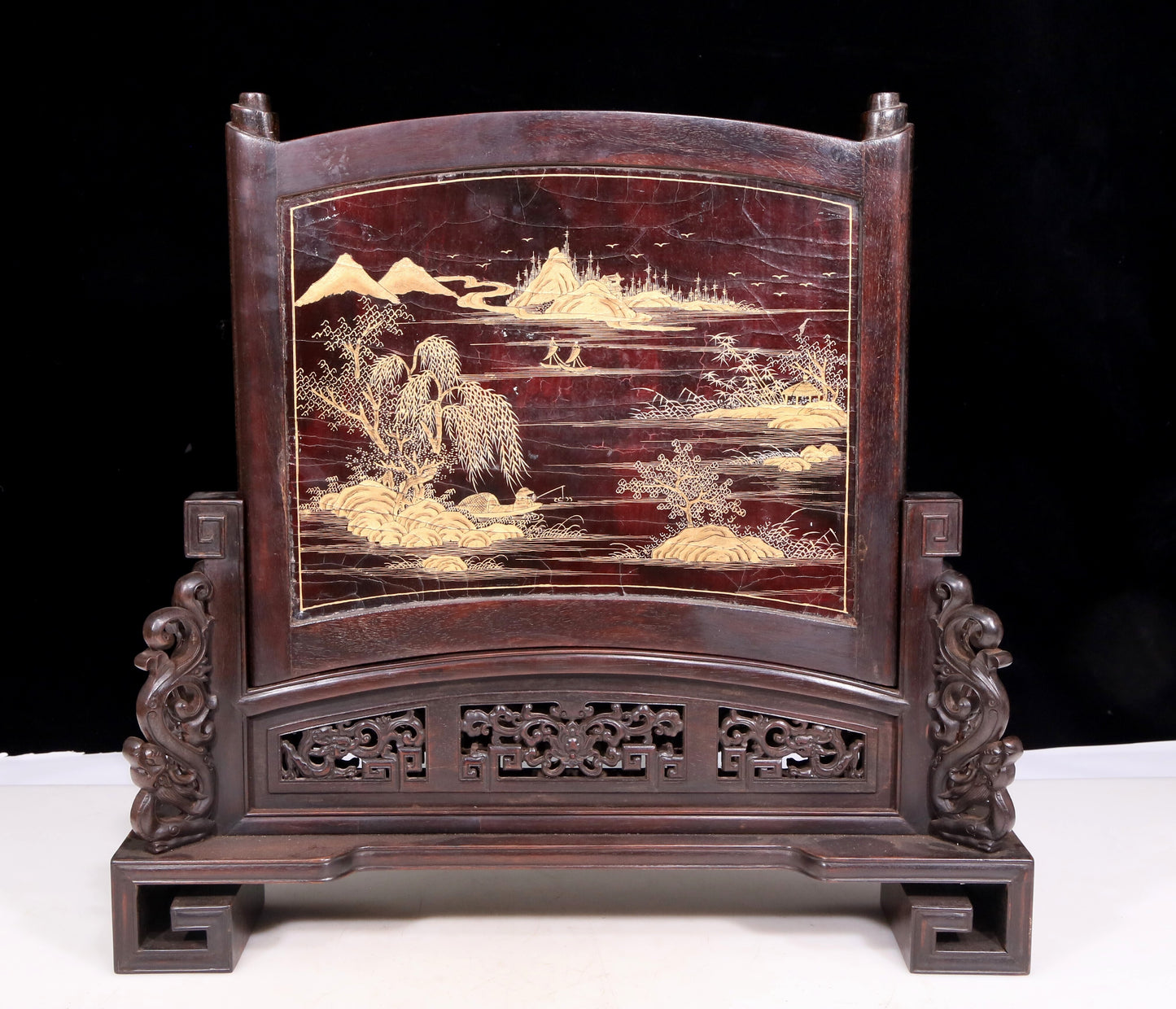 An exquisite zitanwood table screen with fish patterns