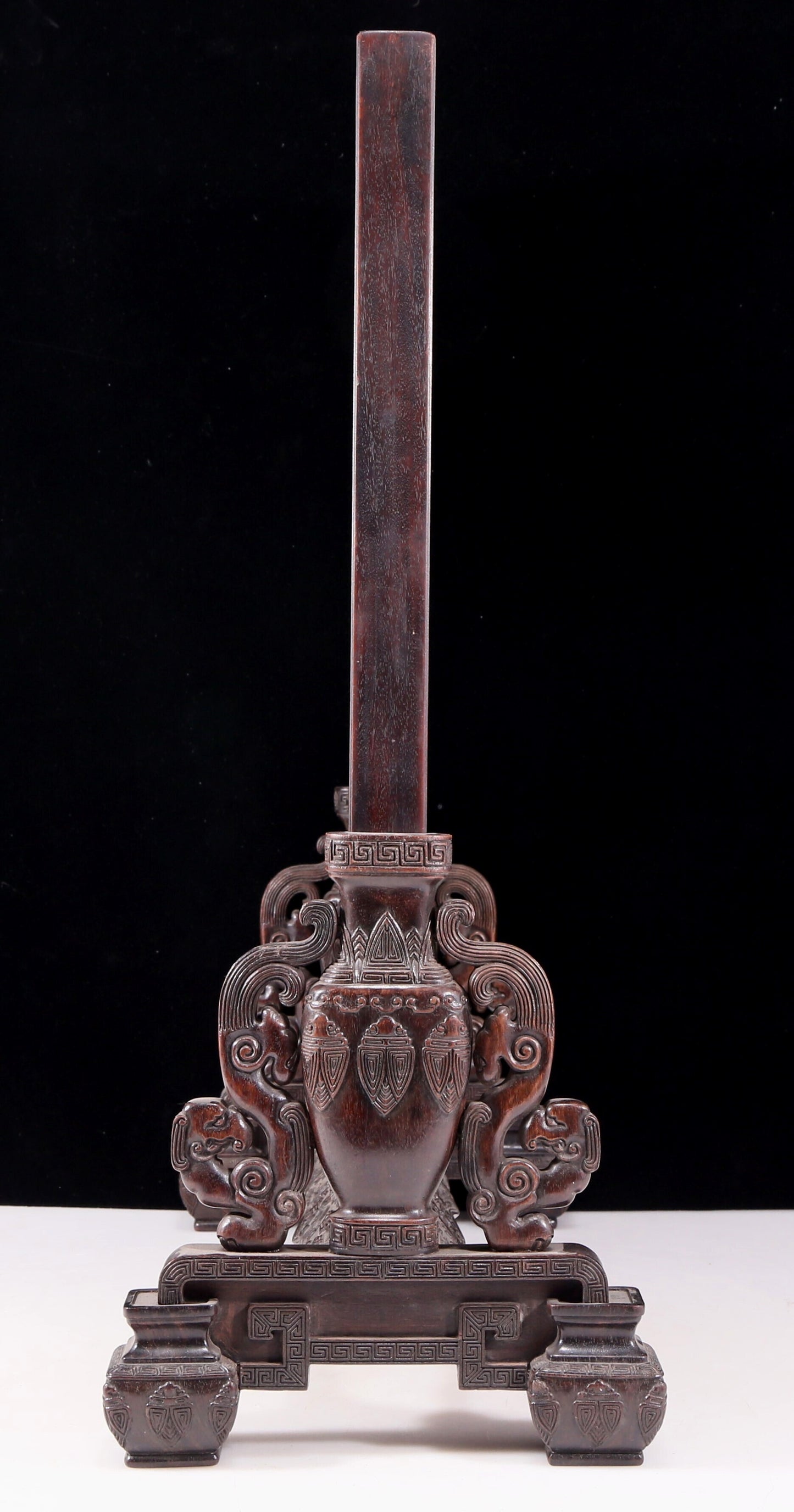 An exquisite zitanwood inlaid with jasper, gold and gemstone elephant pattern table screen