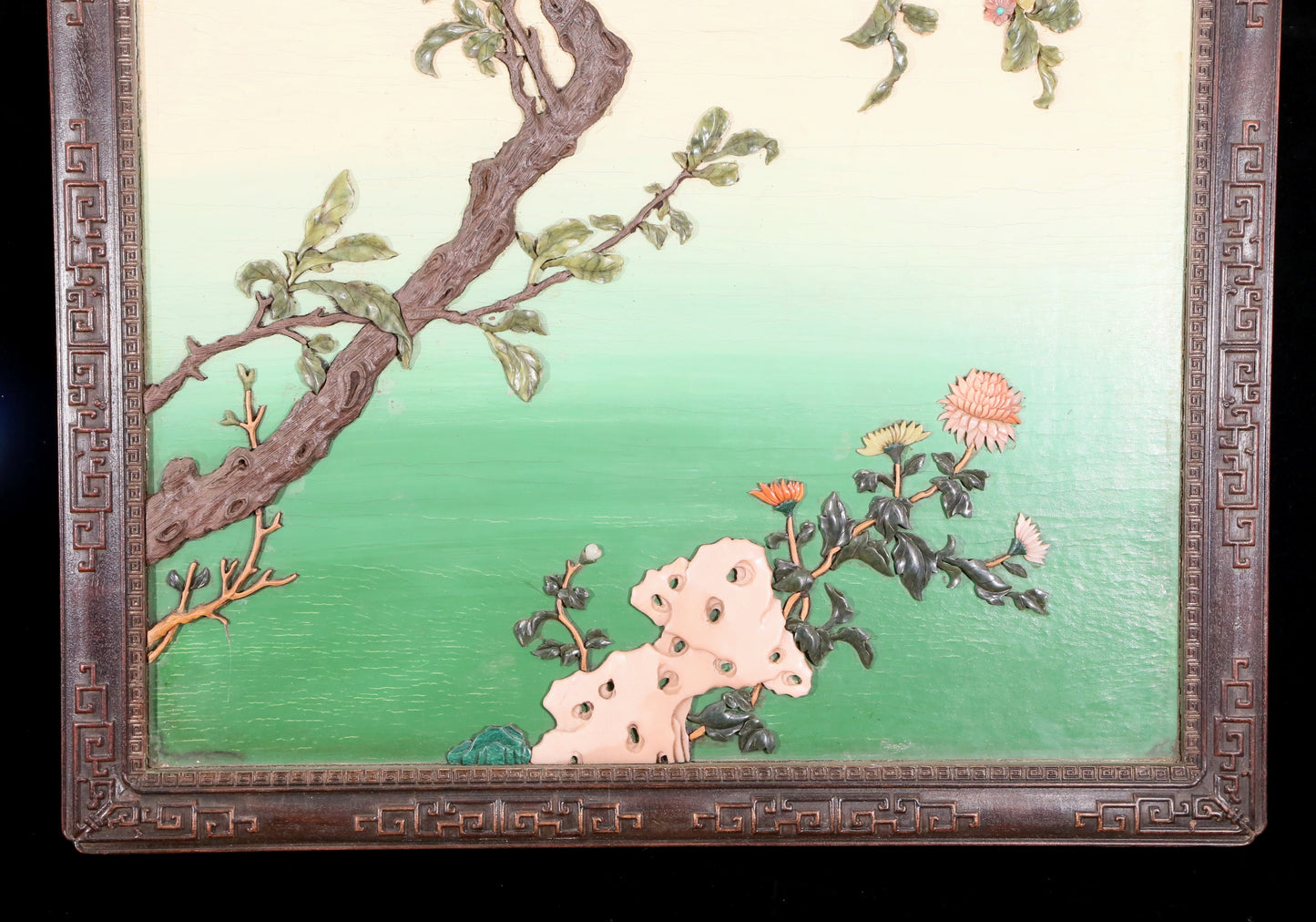 An exquisite zitanwood painted and painted hanging screen with inlaid gems and landscapes, flowers and birds.