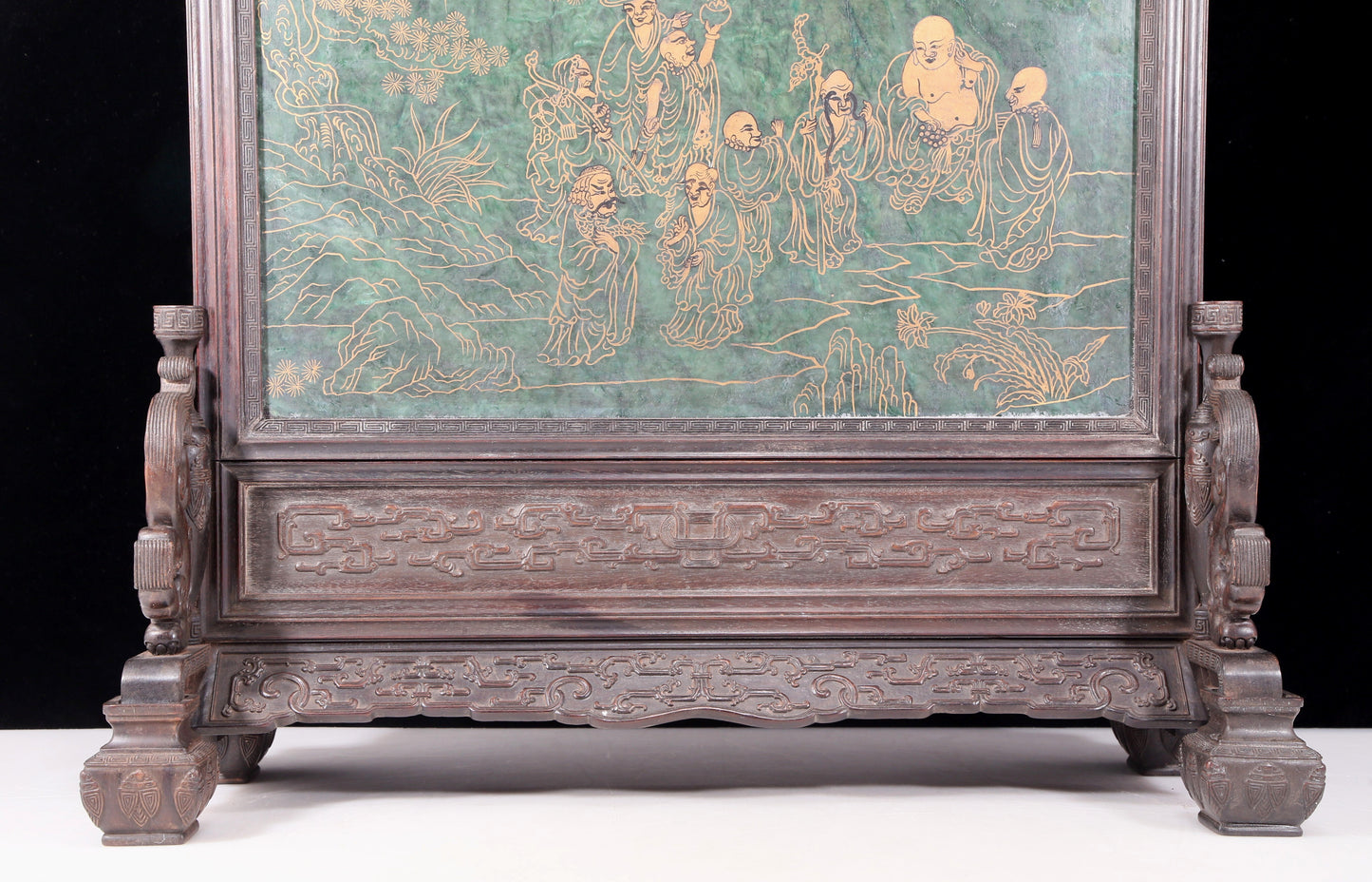 An exquisite zitanwood inlaid with jasper, gold and gemstone flower and bird pattern table screen