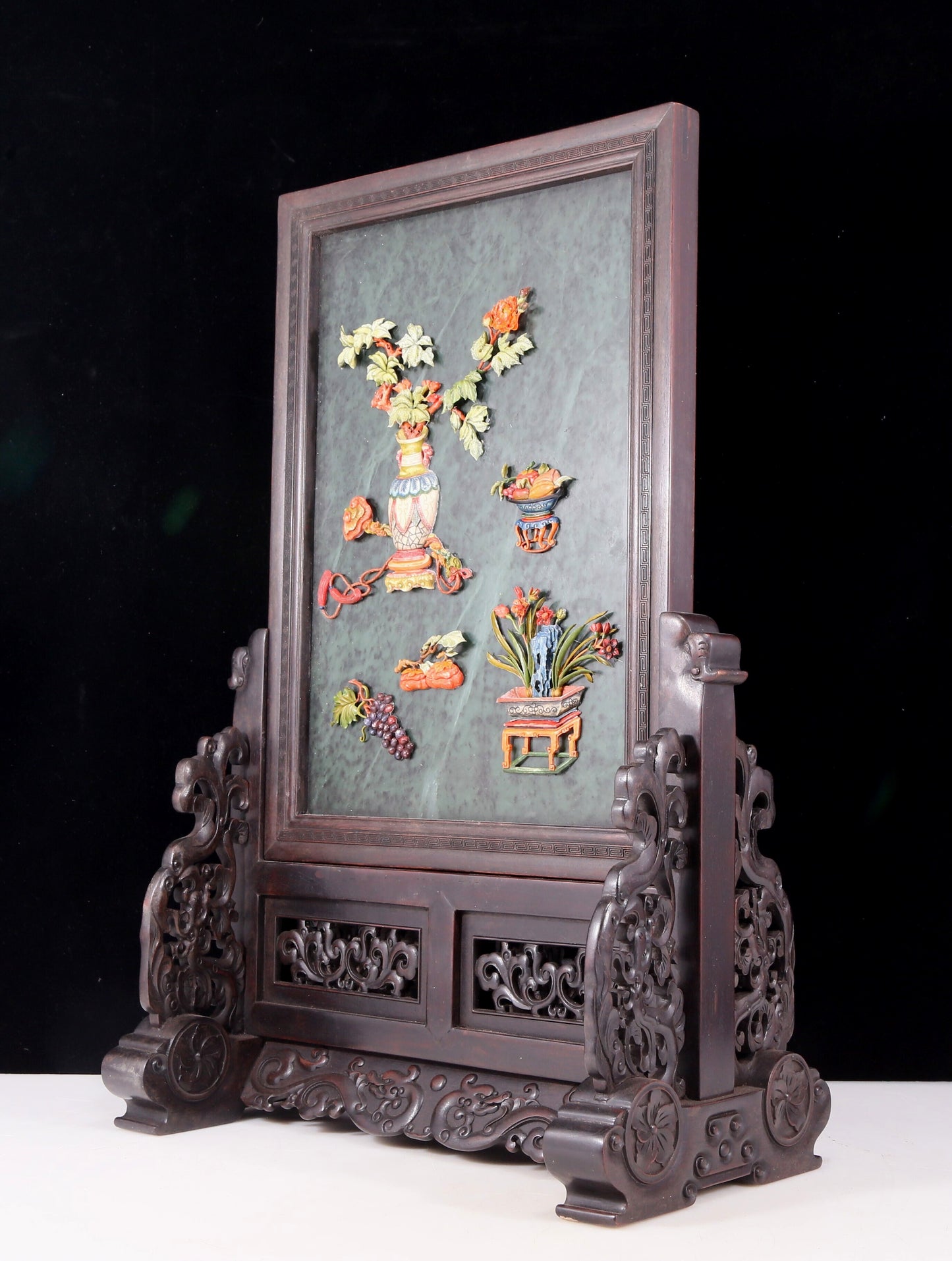 An exquisite zitanwood inlaid with jasper and gold inlaid gemstone vase pattern table screen