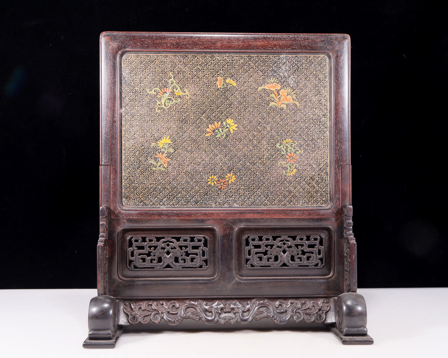 An exquisite zitanwood lacquered, gold-embedded, flower-and-bird pattern table screen