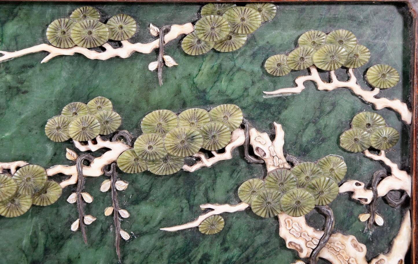 An exquisite zitanwood inlaid with jasper, gold inlaid with gems, landscape and figures pattern table screen