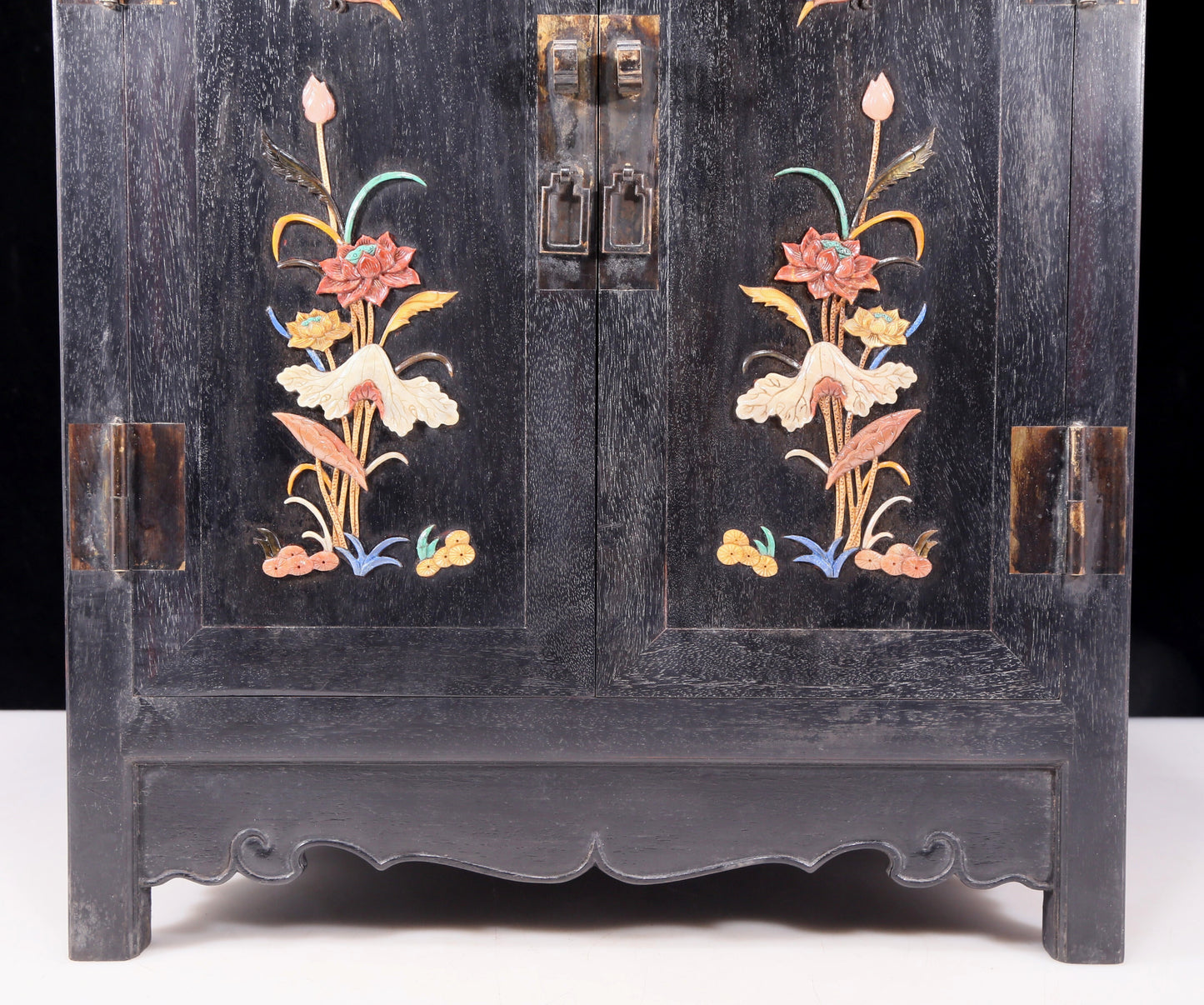 An exquisite zitanwood cabinet with inlaid gemstones and flower and bird patterns