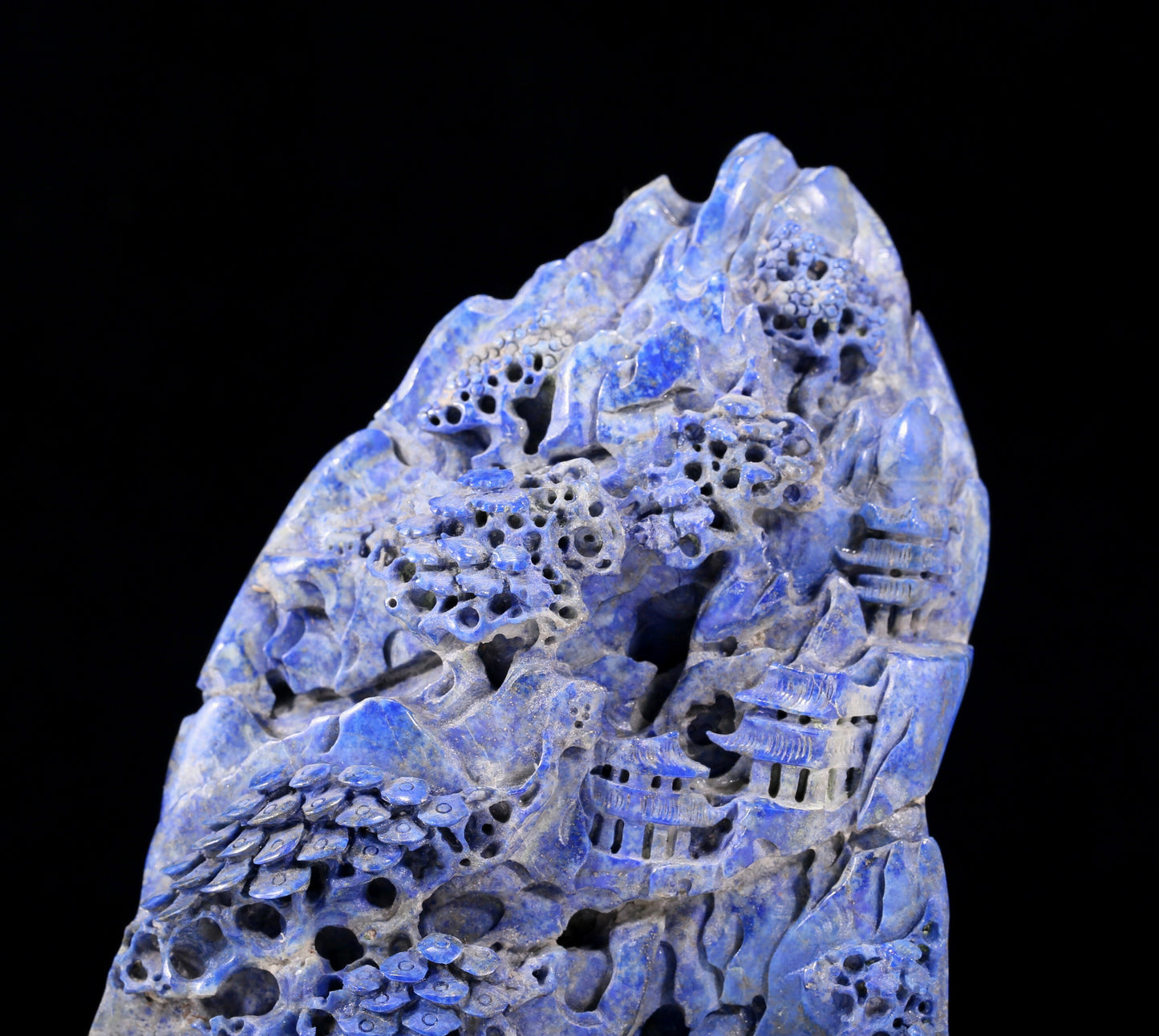 An exquisite lapis lazuli landscape figure ornament