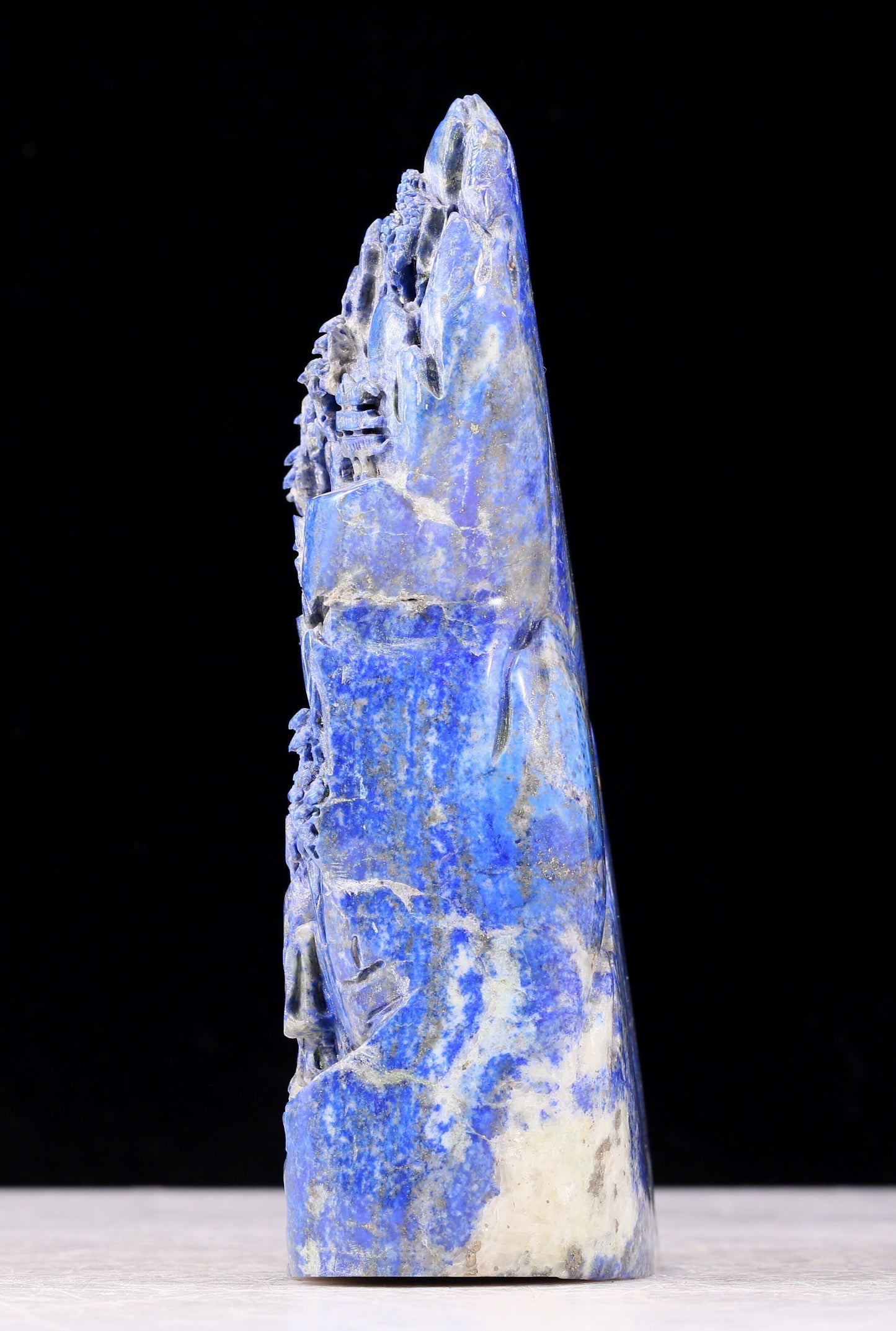 An exquisite lapis lazuli landscape figure ornament