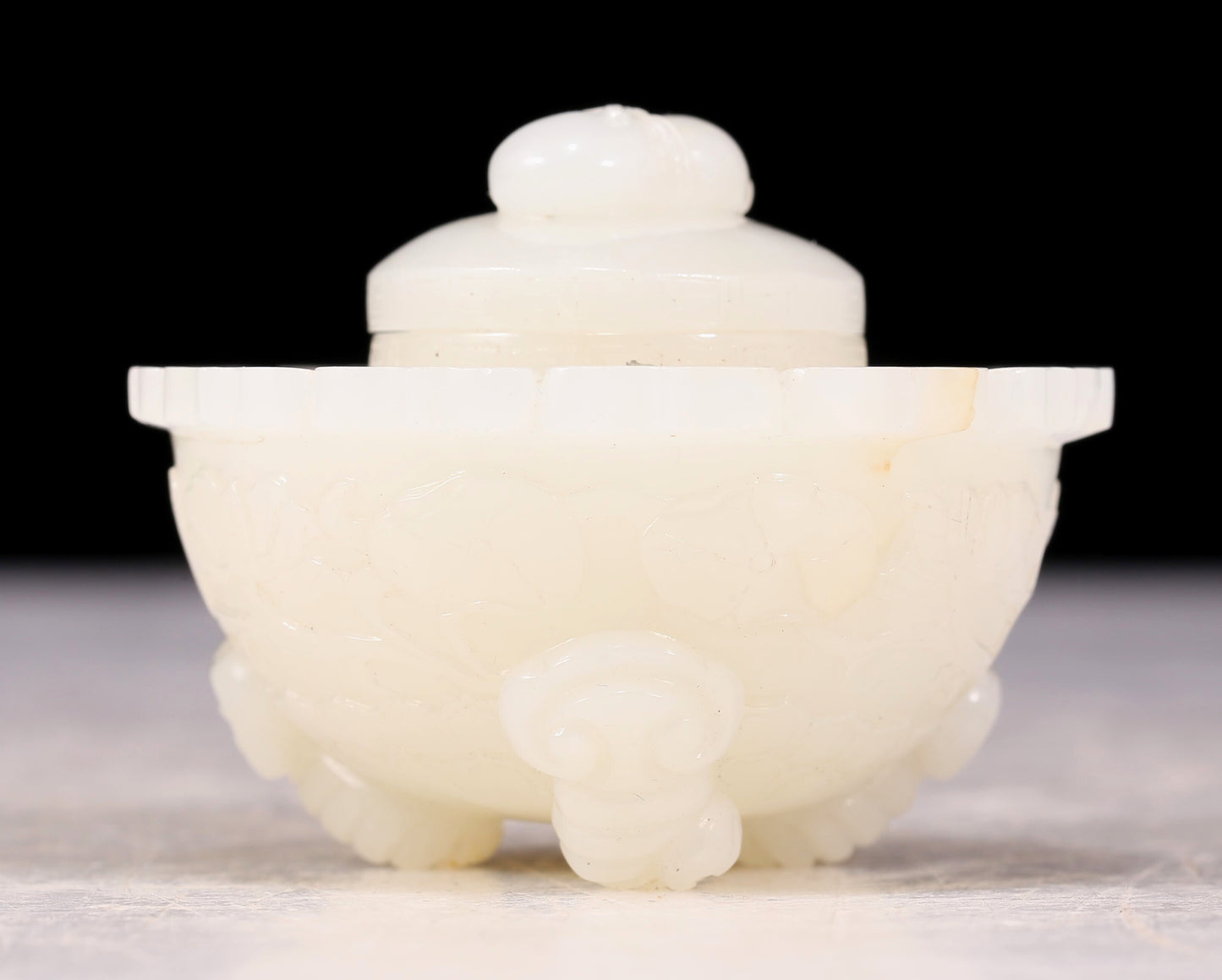 An exquisite white jade tripod censer with flower and bird patterns and lid