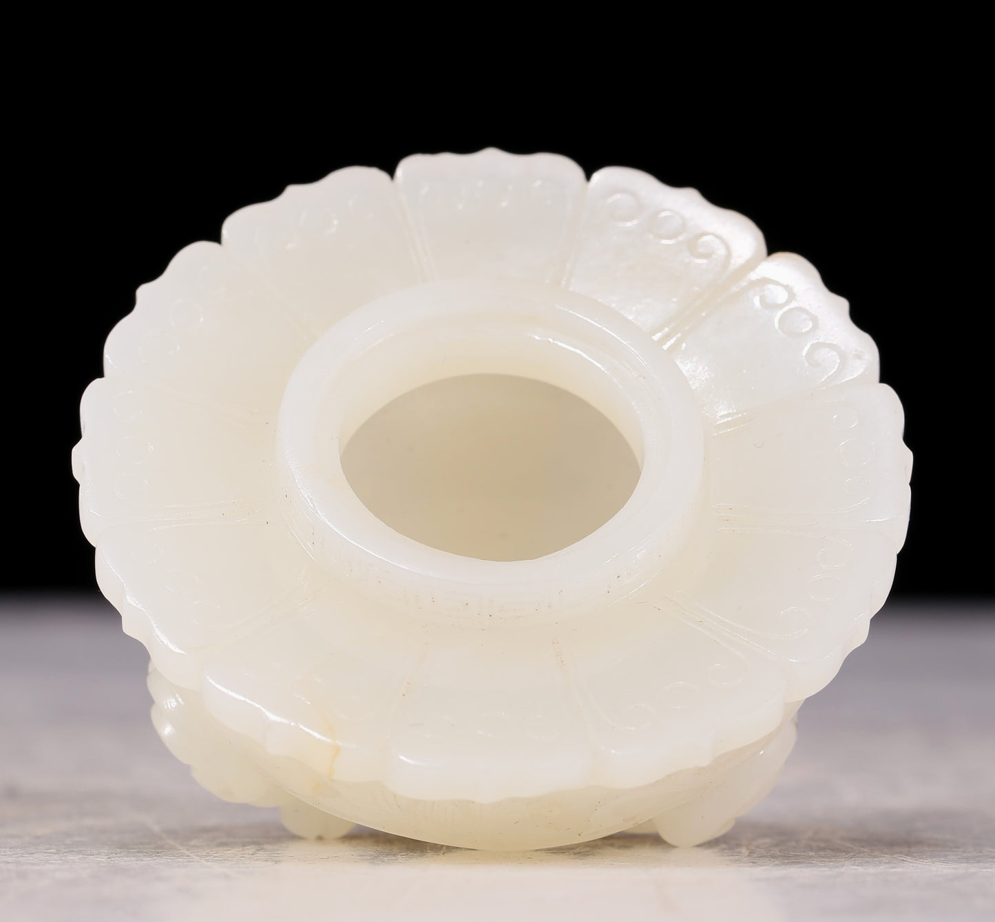 An exquisite white jade tripod censer with flower and bird patterns and lid