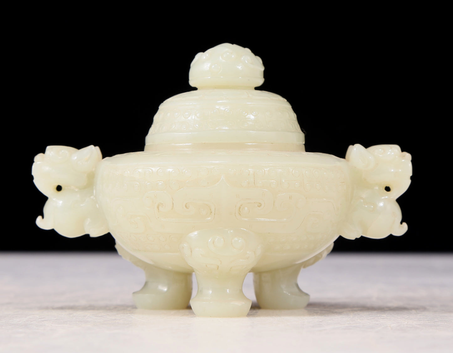 An exquisite white jade tripod censer with dragon pattern and lid