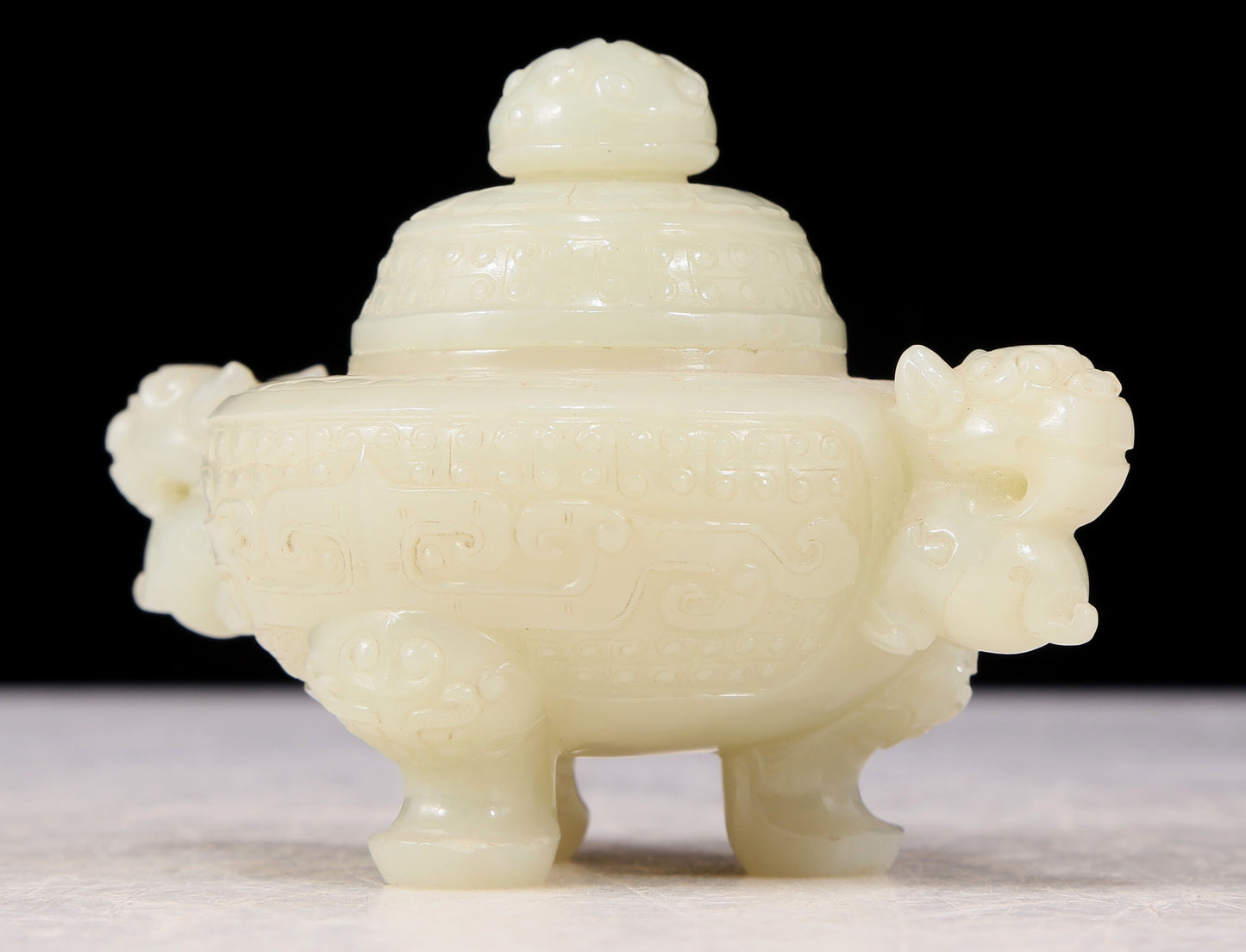 An exquisite white jade tripod censer with dragon pattern and lid