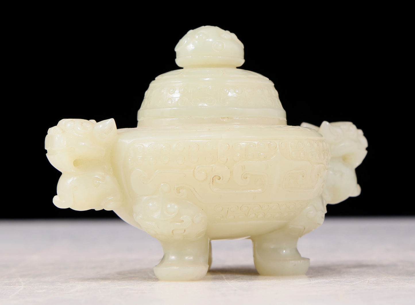 An exquisite white jade tripod censer with dragon pattern and lid