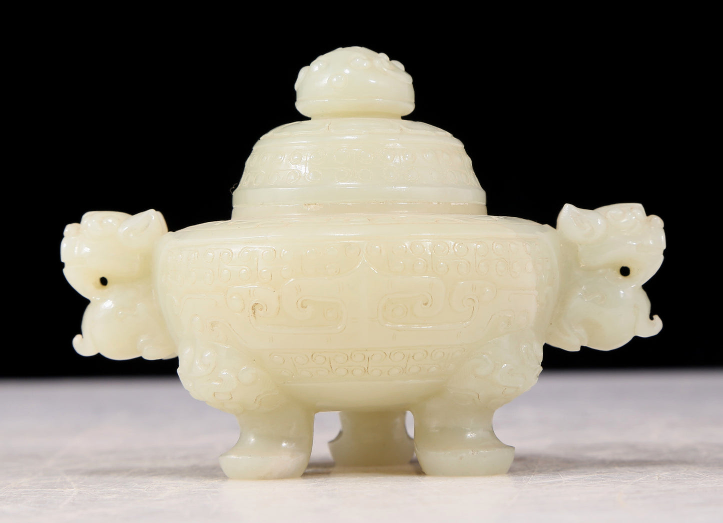 An exquisite white jade tripod censer with dragon pattern and lid