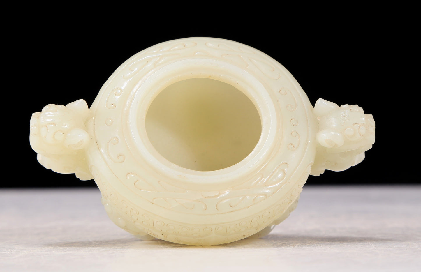 An exquisite white jade tripod censer with dragon pattern and lid